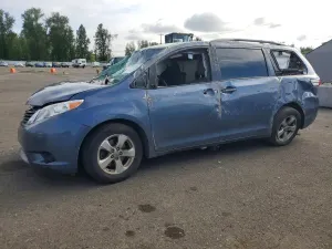 Toyota Sienna 3.5L 6 2015