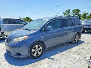 Toyota Sienna 3.5L 6 2014