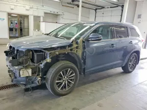 Toyota Highlander 3.5L 6 2017