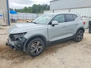 Volvo XC40 2.0L 4 2025