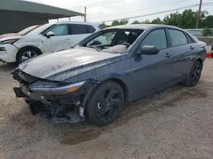 Hyundai Elantra 2.0L 4 2026