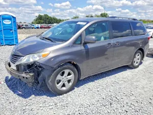 Toyota Sienna 3.5L 6 2017