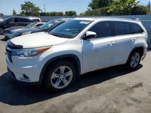 Toyota Highlander 3.5L 6 2015