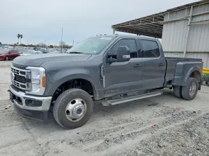 Ford F-350 6.7L 8 2025