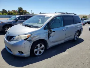 Toyota Sienna 3.5L 6 2014