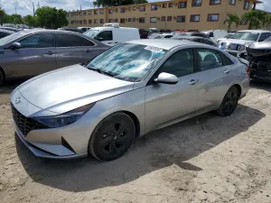 Hyundai Elantra 2.0L 4 2022