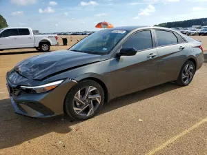Hyundai Elantra 2.0L 4 2025