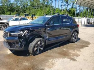 Volvo XC40 2.0L 4 2025