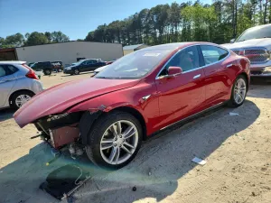 Tesla Model S 2015