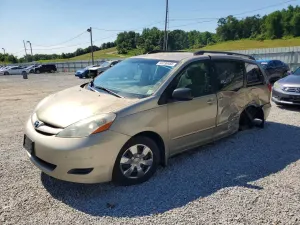 Toyota Sienna 3.5L 6 2010