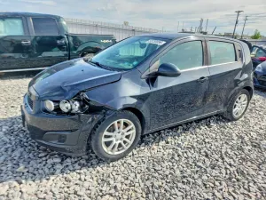 Chevrolet Aveo (Sonic) 1.4L 4 2015