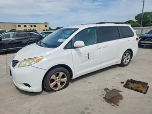 Toyota Sienna 3.5L 6 2013