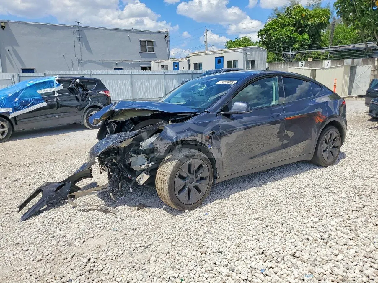 Tesla Model Y 2025