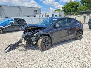 Tesla Model Y 2025