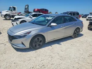 Hyundai Elantra 2.0L 4 2021