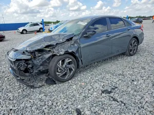 Hyundai Elantra 2.0L 4 2025
