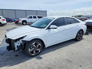 Hyundai Elantra 2.0L 4 2023
