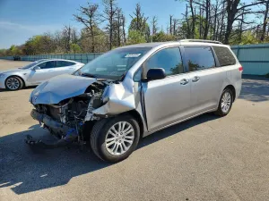 Toyota Sienna 3.5L 6 2011