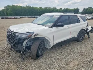 Ford Explorer 2.3L 4 2025