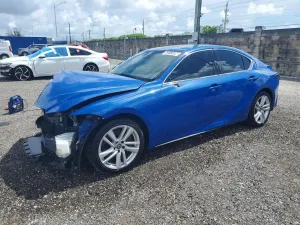 Lexus IS 2.0L 4 2024