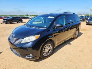 Toyota Sienna 3.5L 6 2016