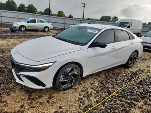 Hyundai Elantra 2.0L 4 2025