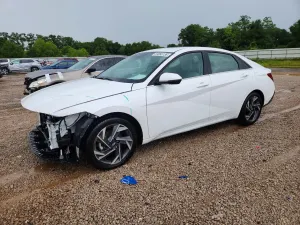 Hyundai Elantra 2.0L 4 2025