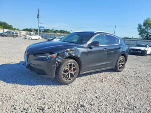 Alfa Romeo Stelvio 2.0L 4 2021
