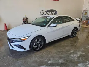 Hyundai Elantra 2.0L 4 2025