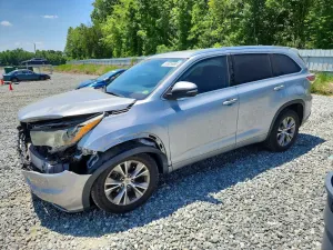 Toyota Highlander 3.5L 6 2015