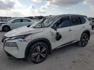 Nissan Rogue SL 2.5L 4 2021