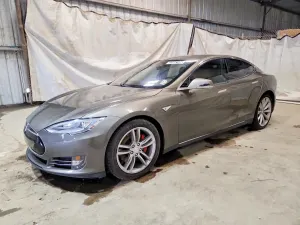 Tesla Model S 2015