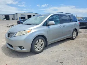 Toyota Sienna 3.5L 6 2011