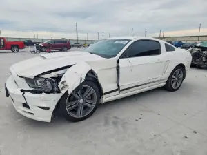 Ford Mustang 3.7L 6 2013