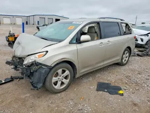 Toyota Sienna 3.5L 6 2015