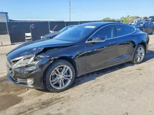 Tesla Model S 2013