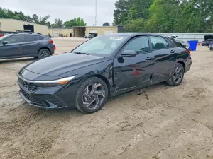 Hyundai Elantra 2.0L 4 2025