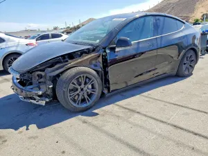Tesla Model Y 2025
