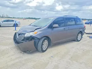 Toyota Sienna 3.5L 6 2017