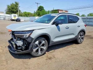 Volvo XC40 2.0L 4 2024