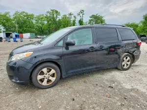 Toyota Sienna 3.5L 6 2015