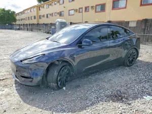 Tesla Model Y 2024