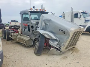 Peterbilt 389/520 15.0L 6 2023