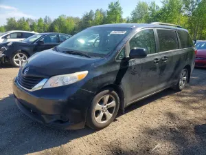 Toyota Sienna 3.5L 6 2015
