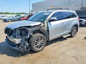 Toyota Highlander 3.5L 6 2017