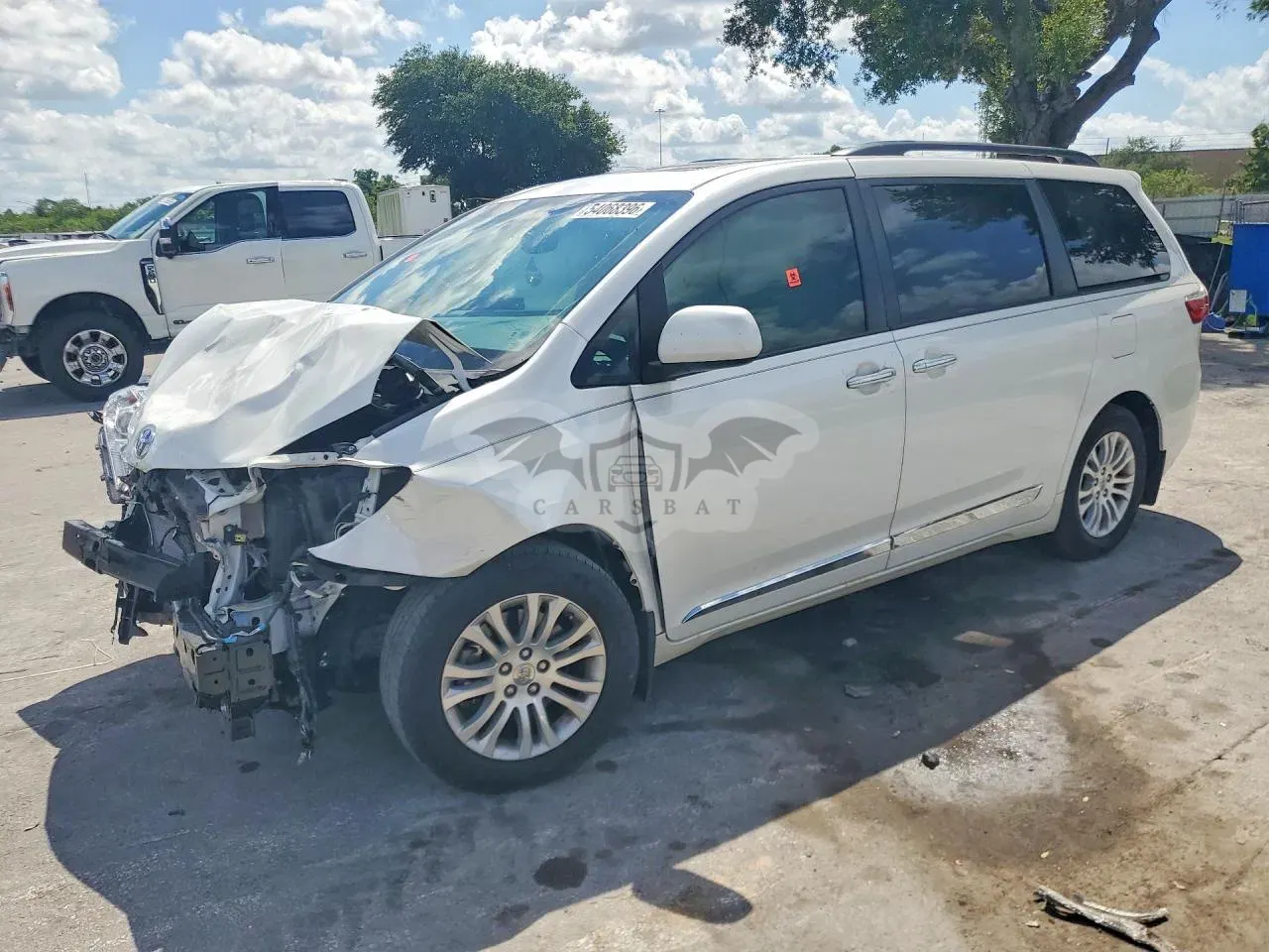 Toyota Sienna 3.5L 6 2016