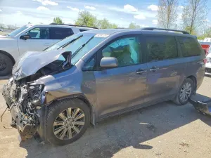 Toyota Sienna 3.5L 6 2017