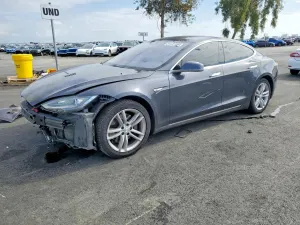 Tesla Model S 2015