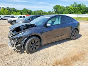 Tesla Model Y 2025