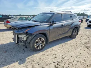 Toyota Highlander 2.4L 4 2023